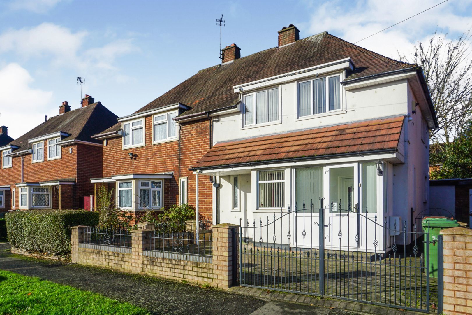 3 bedroom semidetached house for sale, Roebuck Road