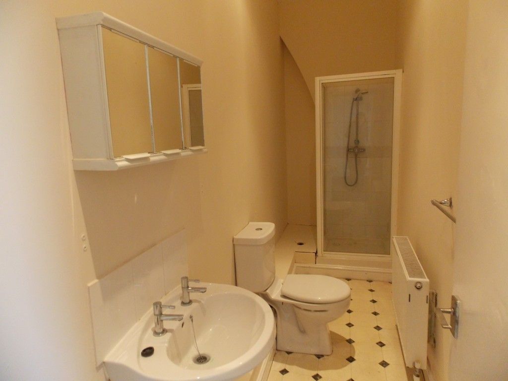 Studio flat to rent, Bath Street, Rhyl, LL18 3LU
