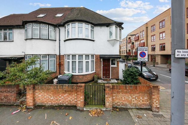 4 bedroom semi-detached house for sale London, E10 7JQ