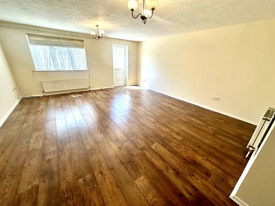 3 bedroom semi-detached house to rent Southall, UB2 5NR