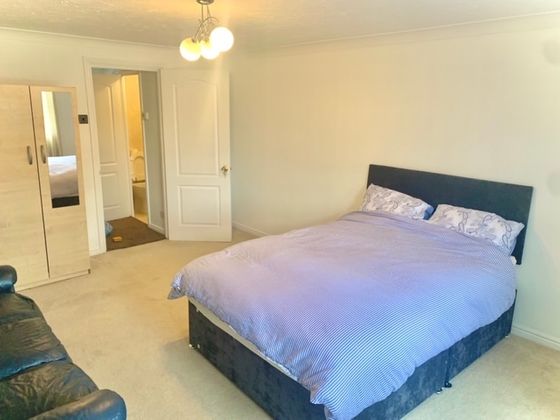 Double Room In Semi Detached House To Rent Lupin Crescent