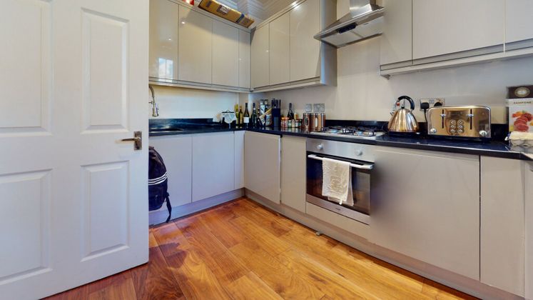5 bedroom flat to rent London, SW9 9QA