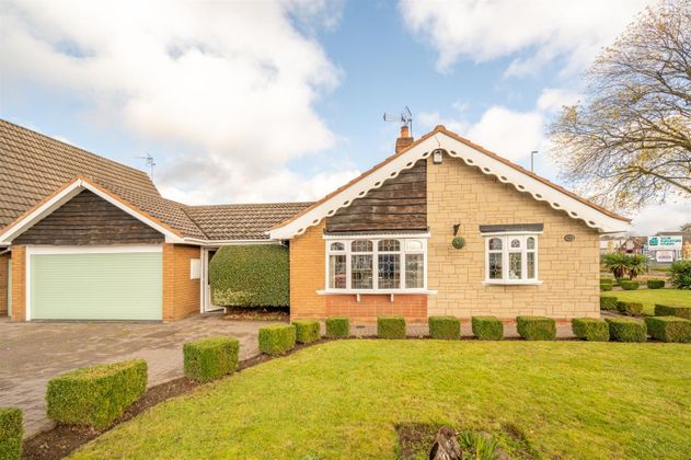 4 bedroom bungalow for sale, Stallings Lane, Kingswinford, DY6 7HT